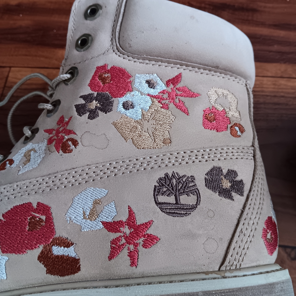 Timberland Floral Embroidered Women's Boots - Cream and Red - Picture 7 of 7